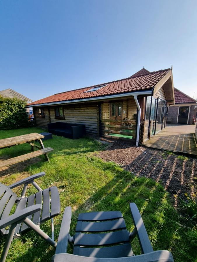 Finse Woning Op Camping De Tulpenweide Breezand Экстерьер фото